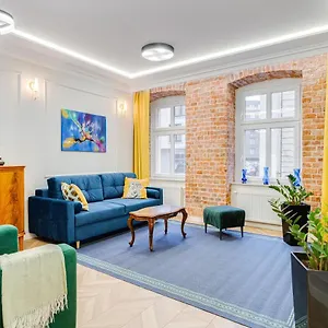https://pleasant-apart-700m-main-square-self-check-in-24h.hotelswroclaw.com