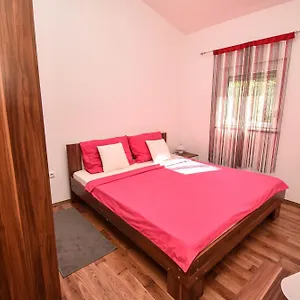 https://apartmani-lukic-vir.hotelinzadar.com