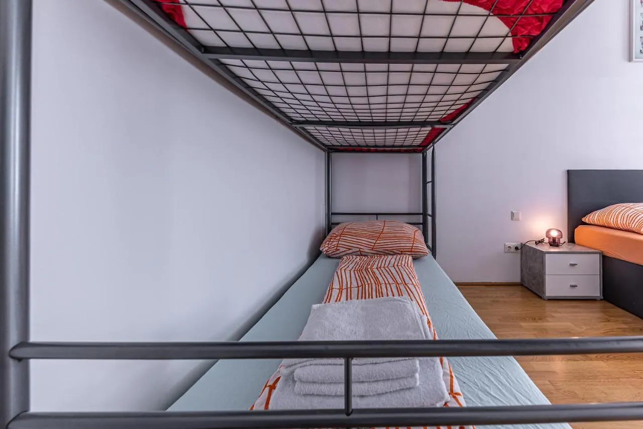Ley Apartments Vienna 0*,